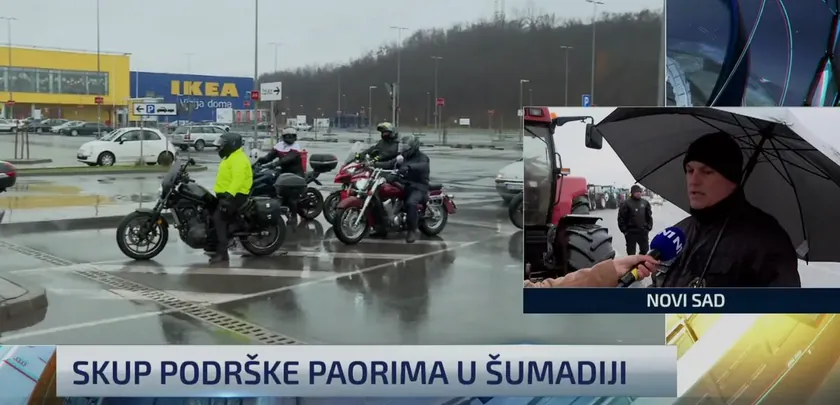 Sırbistan Voyvodina'da çiftçiler süt üreticilerini desteklemek için traktörlerle sokağa çıktı