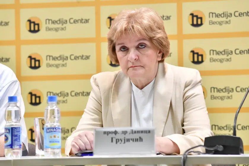 Sırbistan'da Tıp Fakültesi Öğrencileri Grujičić'in Egemenlikçi İttifakını Reddediyor