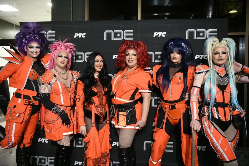 Sırbistan'daki PZE'de Harem Girls sahne performansı için şarkıcılardan finansal destek aldı