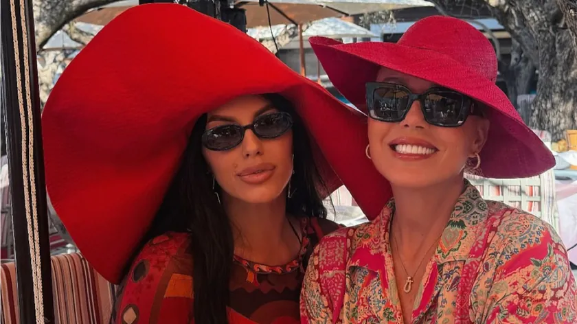 Seka Aleksić ve Karadağ'da sahne aldı ve arkadaşlarıyla eğlendi.