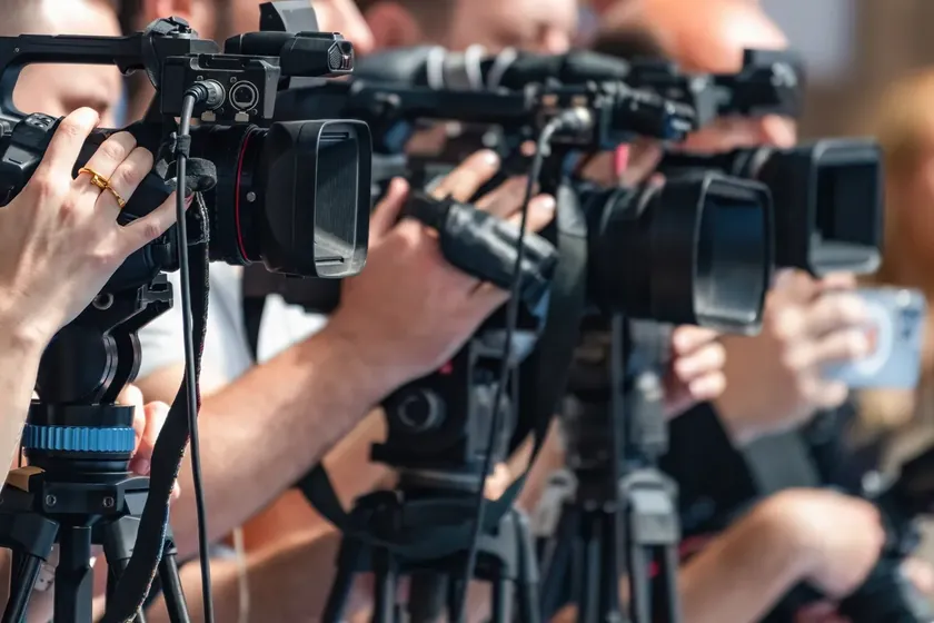 **Newsmax Polonya pazarına giriyor, Sırbistan kaynaklı Rus etkisi endişeleri yükseltti.**