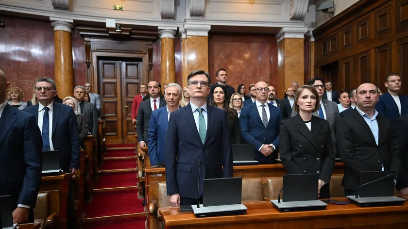 Sırbistan Parlamentosu Güvenoyu Oturumu Yeter Sayısı Eksikliği Nedeniyle Yarın Sabaha Ertelendi