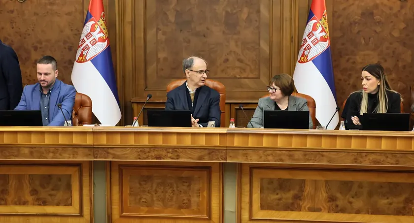 Sırbistan'da diz ve kalça ameliyatları bekleme listelerini azaltmak için ekip kuruldu