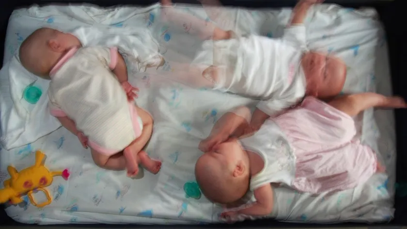 Sırbistan'da Vranja'dan Anđela Mitić Niş'te doğal yolla üçüz kız bebek dünyaya getirdi