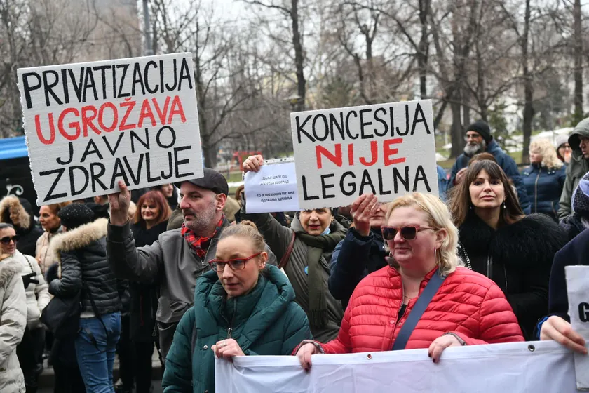 Protest düzenleniyor: Sağlık Bakanı Lončar, Beograd Eczaneleri Sendikası temsilcilerini kabul etti