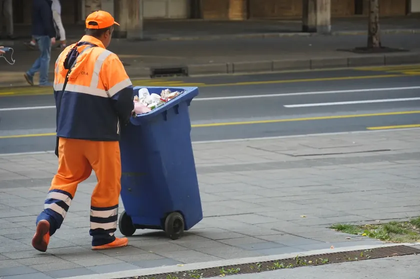 Belgrad Temizlik İşleri Çalışanı Müdür Popadić'in Yolsuzluğunu Açığa Çıkardığı İçin Dövüldü