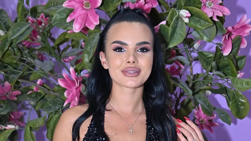 Anita Stanojlović'in oğlu için velayet hakkı kazandı.