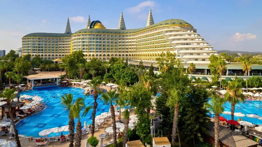 Antalya Delphin Imperial Resort Hotel lüks tatil ve aile konforunu Türkiye'de buluşturuyor