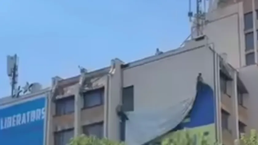 Priştine'de Zelenskiy'in Belgrad Ziyaretinden Sonra Ukrayna Bayrağı Çıkarıldı!
