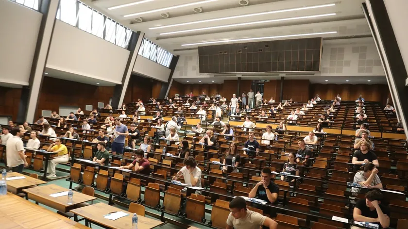 Sırbistan hükümeti eski öğrenciler için yeni bir süre tanımladı.