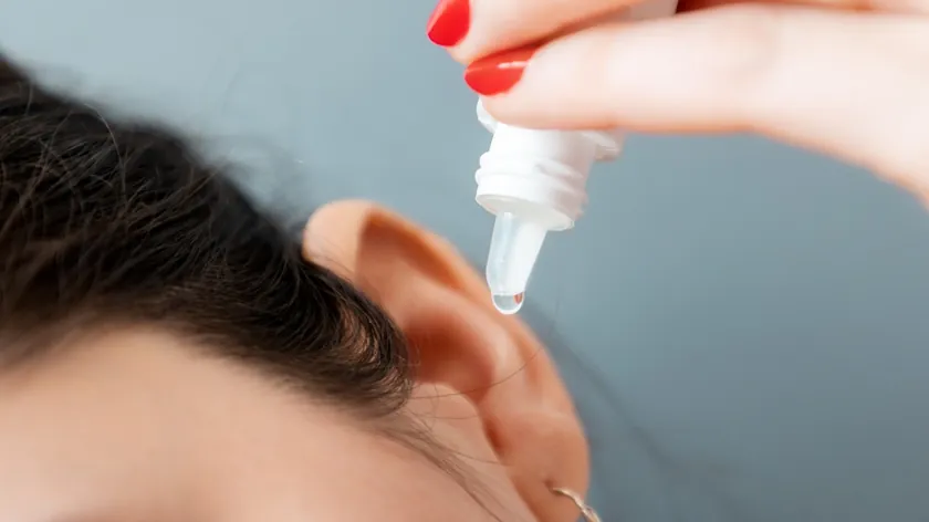 Sırbistan Ulusal Haber Ajansı kulak damlalarının doğru kullanımında kritik detayları açıkladı