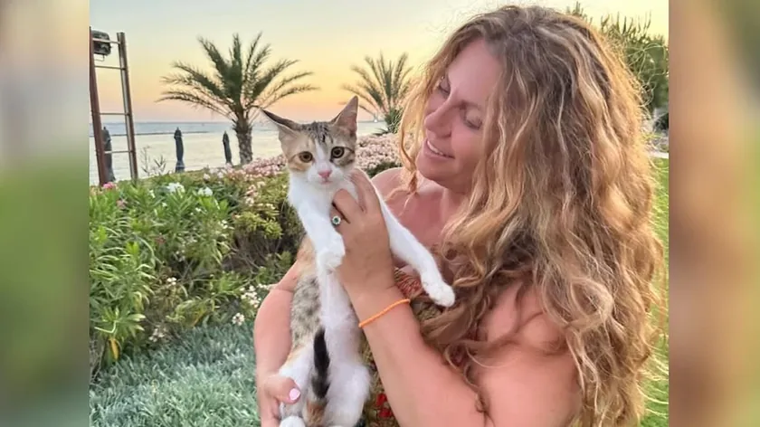 Sırp şarkıcısı Indira Radić'in Kosmaç'ta lüks bir ev satın aldığı ve orada bir bahçe kurduğu bildirildi.