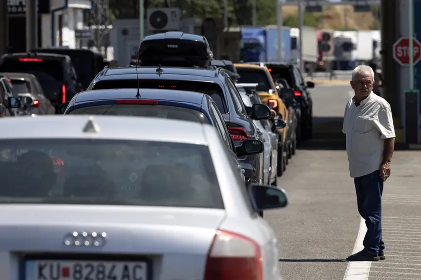 Sırbistan sınır geçişlerinde bekleyiş süresi hakkında bilgi verildi.