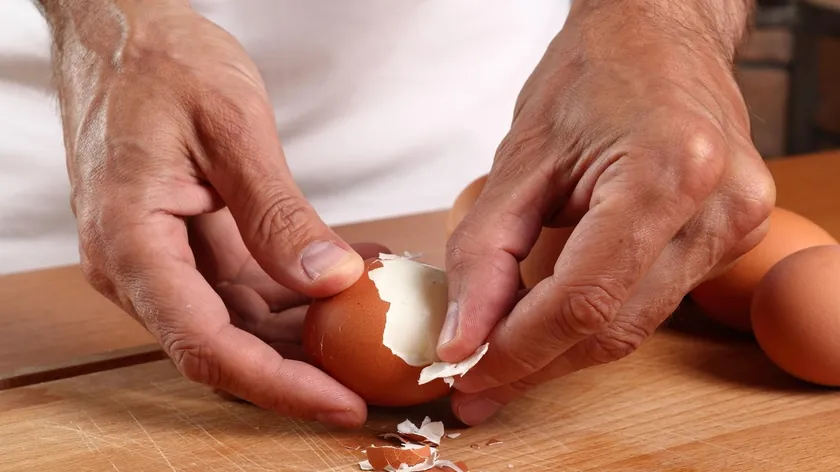 Haşlanmış Yumurtaların Kabuklarını Zahmetsizce Çıkarmanın Sırrı Açıklandı
