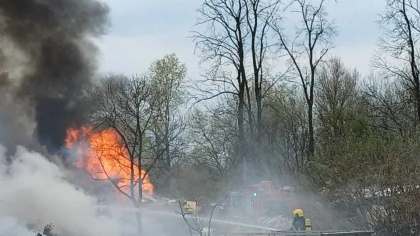 Belgrad Çukarica'da çıkan büyük yangın hızlı müdahale ile kontrol altına alındı