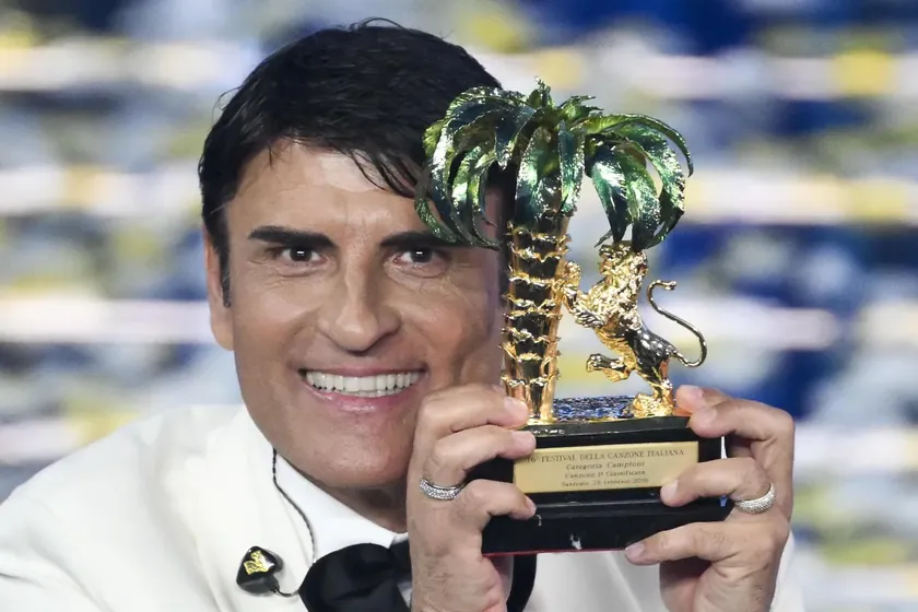 İtalya'da Sanremo Festivali'ni kazanan Sal da Vinçi'nin Eurovision belirsizliği sürüyor