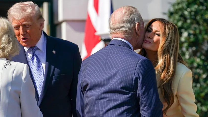 Amerika'da Kral Charles ve Kraliçe Camilla'ya havalimanında Trump karşılaması yapılmadı