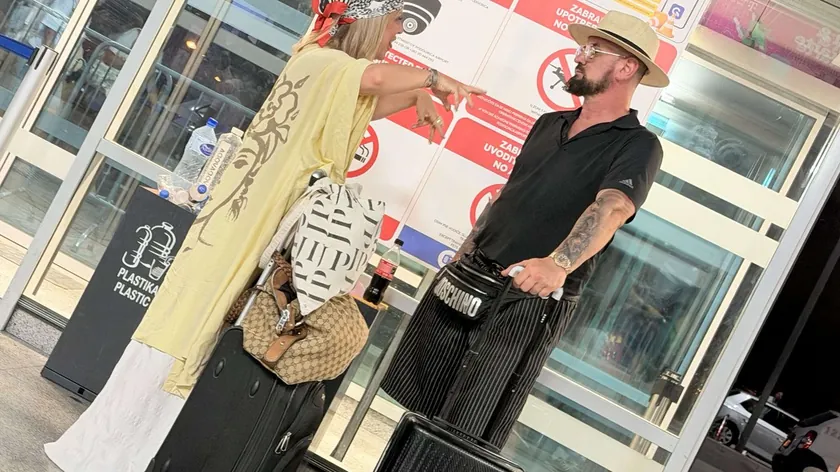 Sırp şarkıcısı Slađa Alegro, Karadağ'da konserti için havaalanında görüldü.