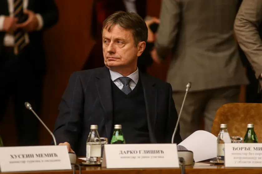 Sırpistan Başbakanı Aleksandar Vučić'in yönetimi tekrar Sırbistan'ı ve bölgeyi kendi başarısızlıkları nedeniyle tehdit ediyor.