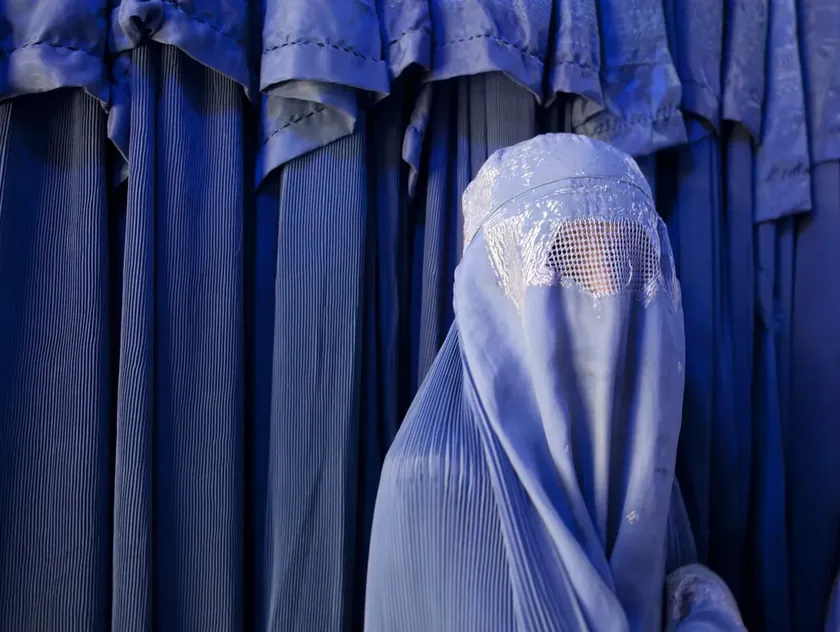 Kabul'da gizli bir okul Talibanlara meydan okuyan kız öğrenciler
