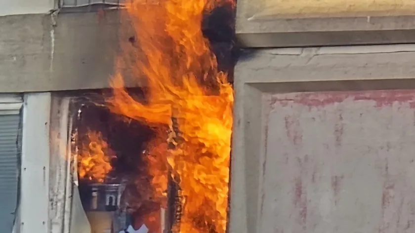 Sırbistan Niş Maksima Gorkog Sokağı'nda On Birinci Katta Yangın Meydana Geldi