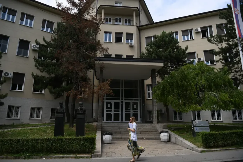 Belgrad Tıp Fakültesi Yönetim Kurulu'nda yedi üye dekanlık seçimi öncesi istifa etti