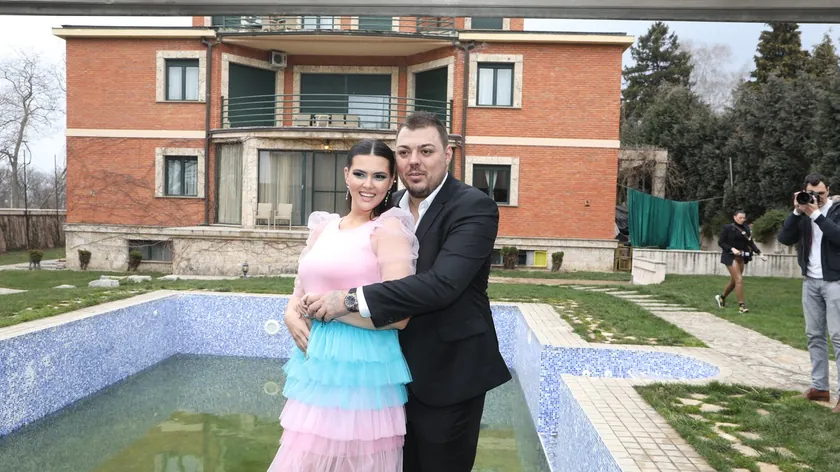 Sırp şarkıcısı Sloba Vasić ve eşi Jelena'nın boşanma süreci başlamış.