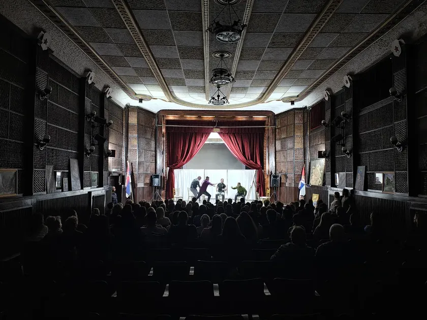 Sırbistan Požarevac Cezaevi Mahkumları İlk Kez Tiyatro Sahnesinde Performans Sergiledi