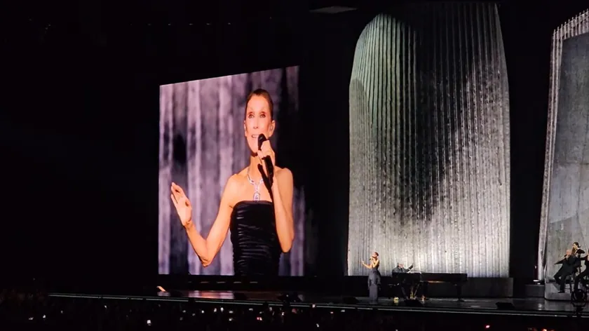 Selin Dion, Paris'te hayran bıraktı Bu şekilde geri dönüşü gerçekleşti