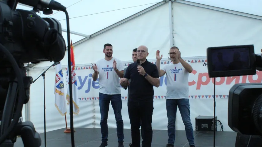 Sırpistan Cumhurbaşkanı Aleksandar Vučić'in başlattığı "Ujedinjena Srbija" listesinin bölünmelere ve engellere karşı bir yanıt olduğunu belirtti.