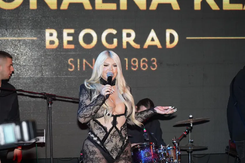 Sırbistan Novi Sad'da yaşayan şarkıcı Dara Bubamara'nın komşuları davranışlarını anlattı