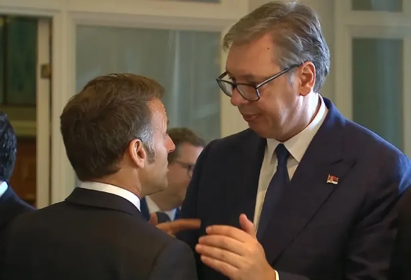 Fransız Portal Macron Vučić'in Nedeniyle EU Karşıya Geçiyor, Arka Planta Milyarlar ve "Rafal"