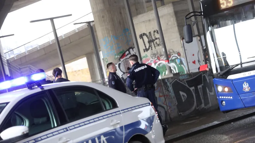 Sırbistan'ın Belgrad şehrinde toplu taşımada bir kadını soyan Bulgar vatandaşı gözaltına alındı