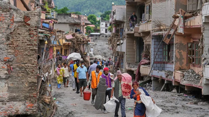 Nepal'da velika sel felaketinden en az 700 kişi hayatını kaybetti