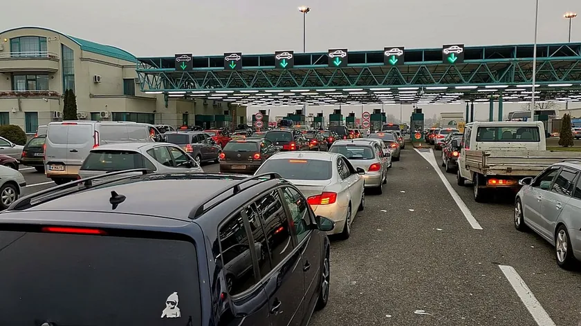 Sırbistan Macaristan Sınırındaki İki Geçiş Kapısı 24 Saat Açık Kalacak