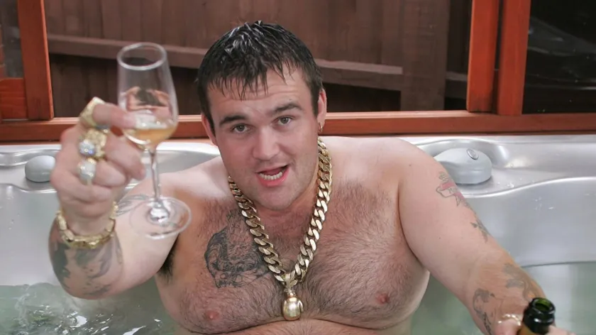 İngiliz genç piyango talihlisi milyonlarca avroluk ikramiyeyi savurarak iflas etti