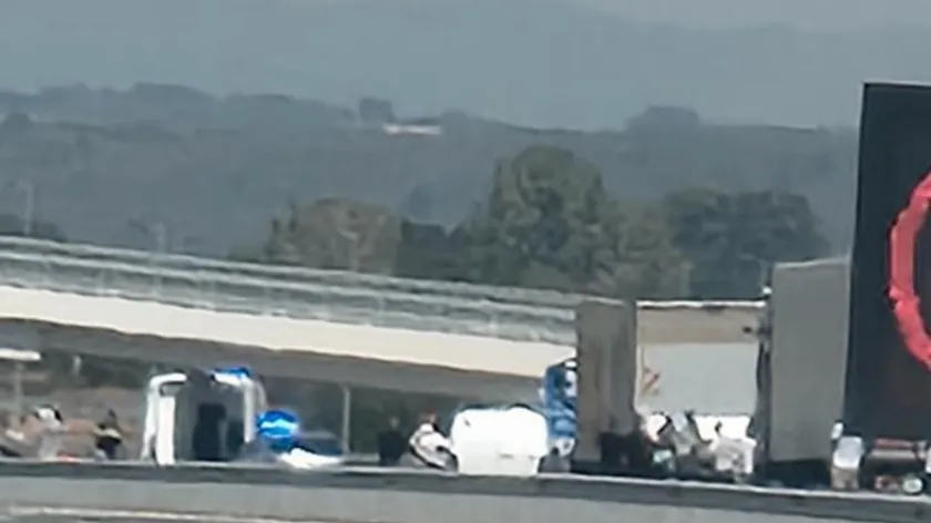Pojate yakınında trafik kazası Motosiklet dahil oldu ve trafik sıkışıklığı oluştu.