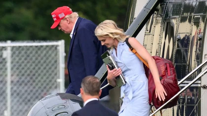 Donald Trump'ın Asistanıyla İlişkili Görüntü Gerçek Değil