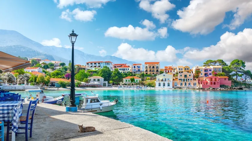 Sırp turistler, Yunanistan'daki Kefaloniya adasında bulunan cennet plajları görünce şaşkına dönüyor ve bunun sebebi de ortaya çıkıyor.