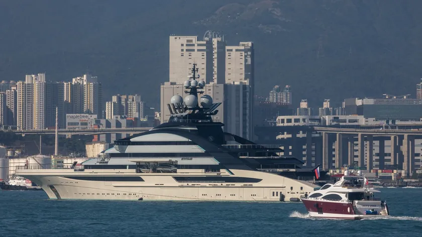 Rusya'ya ait yat, ABD yaptırımları altında Hürmüz Boğazı'na giriş yaptı