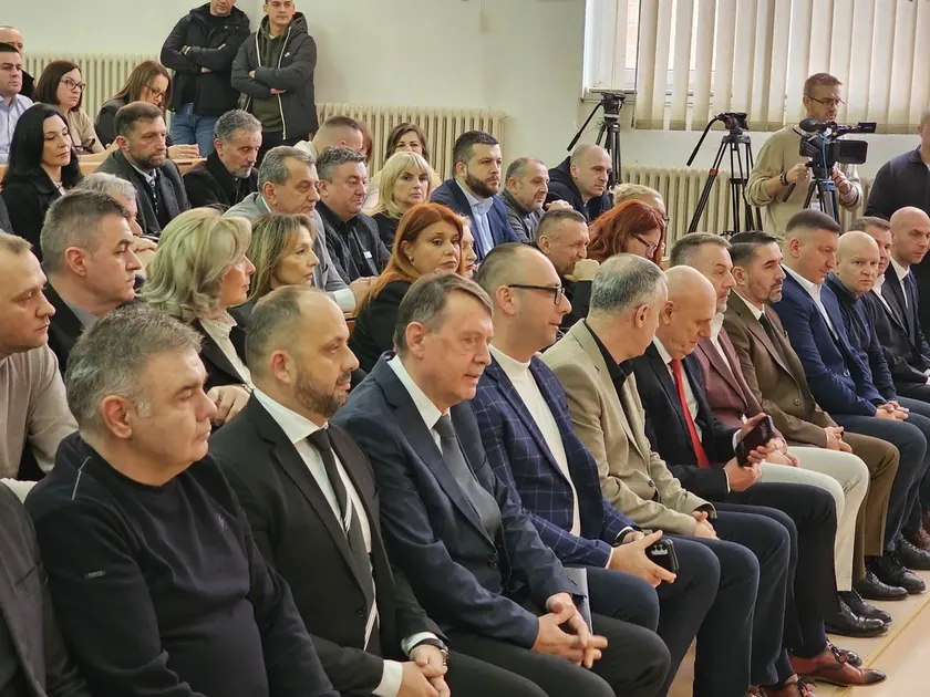 Kosova Mitrovica'da Sırp Temsilciler Sağlık ve Eğitim Entegrasyonunu Görüşüyor