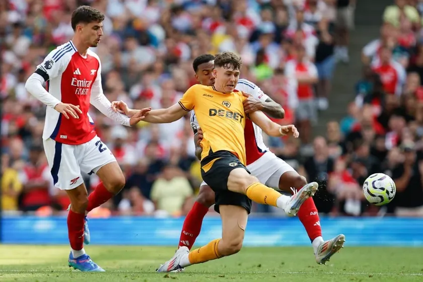 Palas, Sırbistan, 43 milyon euro ödedi, Larsen takımdan ayrıldı