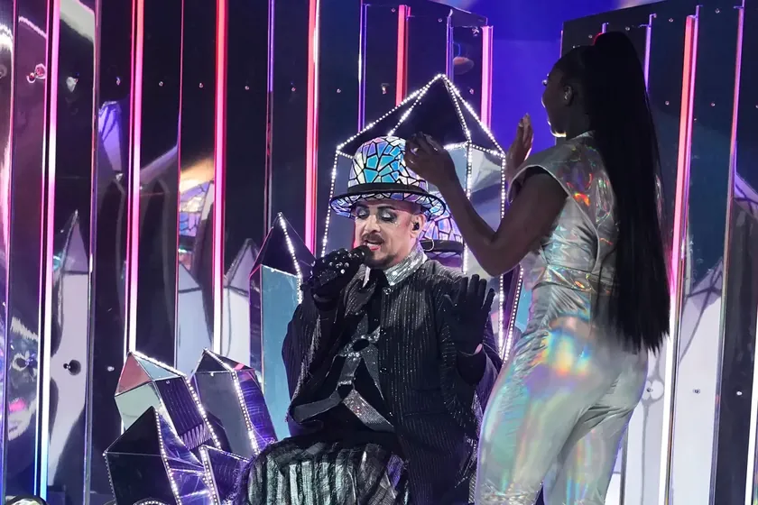 Britanski şarkıcı Boy George, Culture Club grubunun lideri, İsrail ile ilgili bir şarkı yayınlayarak tepki çekti.