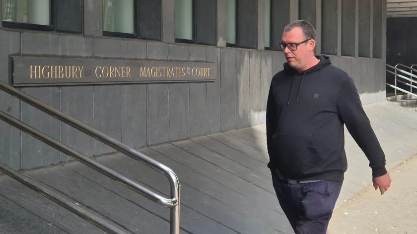Londra'da Genç Kadını Taciz Eden Adam Yeni Yasayla Mahkum Oldu