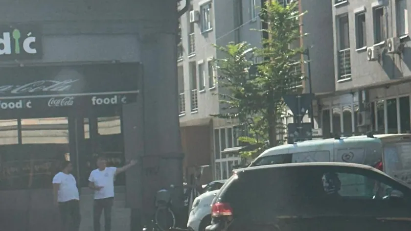 Yeni Sadi'de motosiklet kazası Yaralı sürücü ve trafik sıkışıklığı
