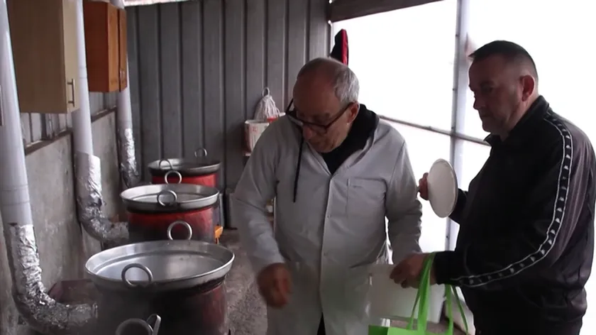 Kosova ve Metohiya'daki Halk Mutfağı 'Dokuz Jugoviç'in Annesi'nde Gıda Stokları Azaldı