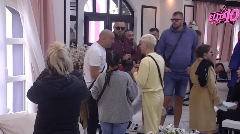 Pink'in acil duyurusu Stojin oğlu Elita 10'dan ayrılmak zorunda kaldı