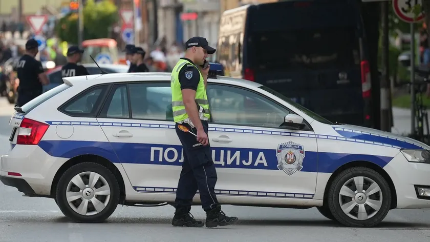 Sırbistan'da Trafik Polisleri Kalp Krizi Öncesi Durumdaki Sürücüyü Kurtardı