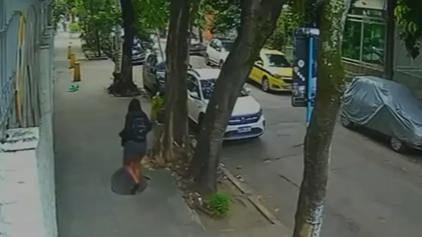 Brezilya'da 31 Yaşındaki Kadın İşine Giderken Açık Rögar Kapağına Düştü