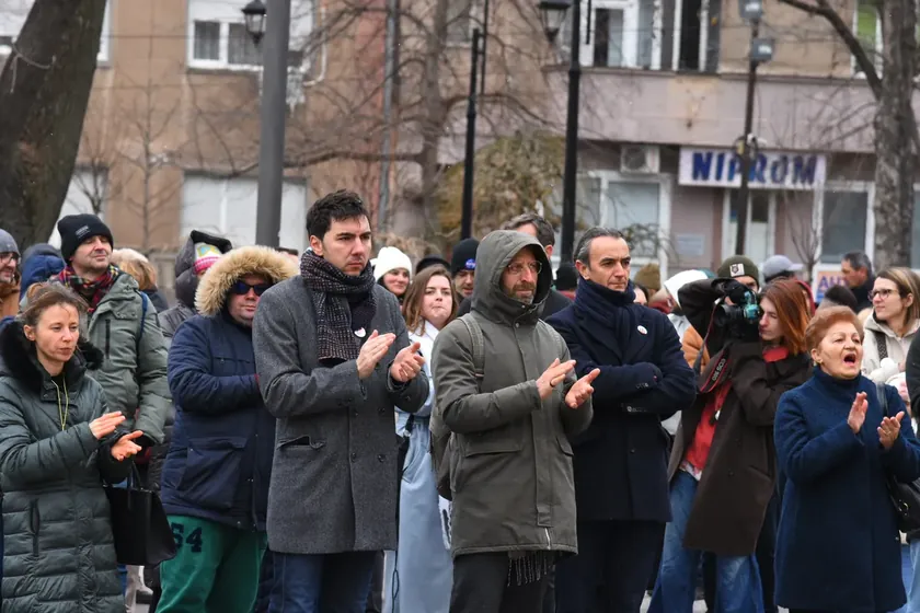 Sırbistan Niş'teki çöp kutularına takılan GPS'ler işçi mahremiyetini tartışmaya açtı